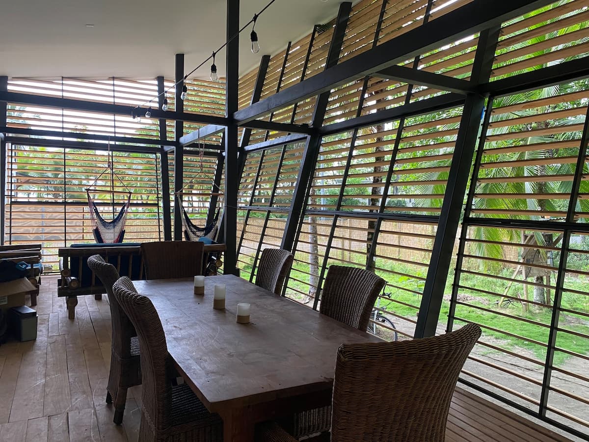 No-Footprint House, dining room